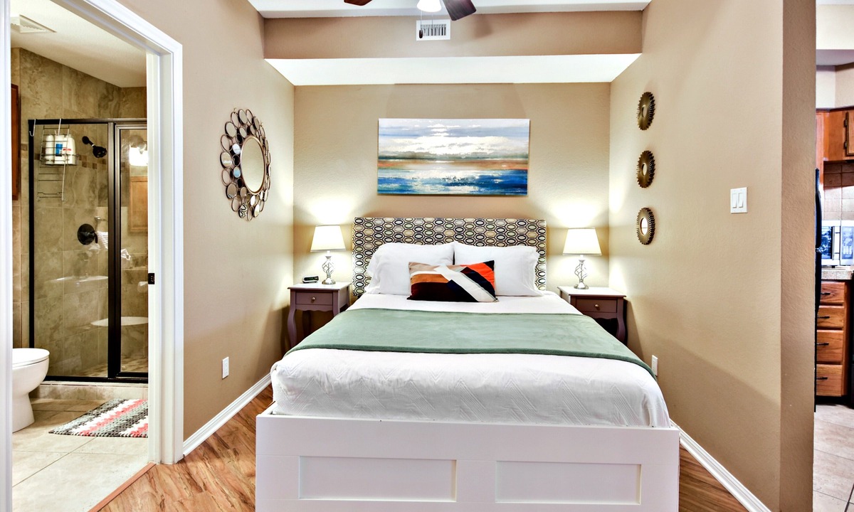Lago Vista Condo | Fabulous, Tastful, And Fully Furnished Condo On Lake Travis Island Villa!