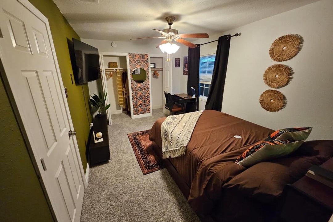 Foster Place House | 3BR Houston with Grill, Hot Tub and Game Room near NRG, Downtown and Hobby Airport