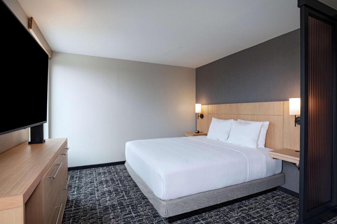 Four Points Hotel | Hyatt Place Austin Lake Travis/Four Points