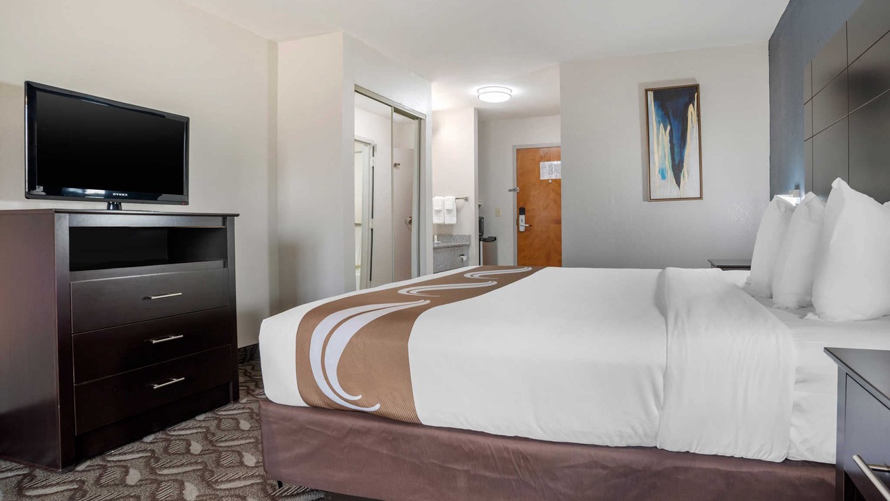 Photo of Bedroom in Broadmoor