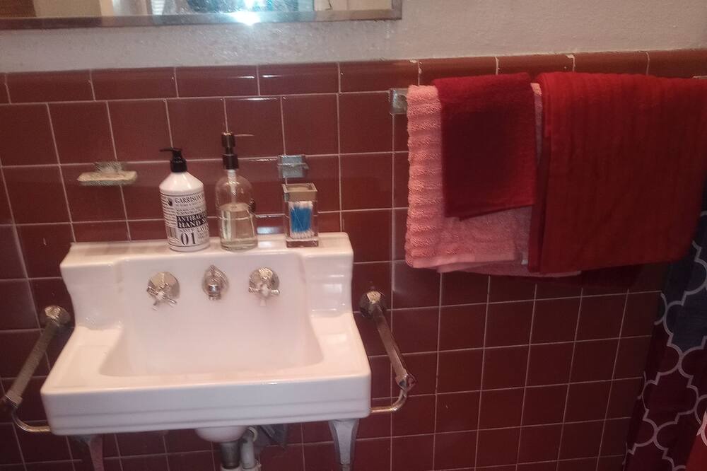 Photo of Bathroom in Highland Historic District