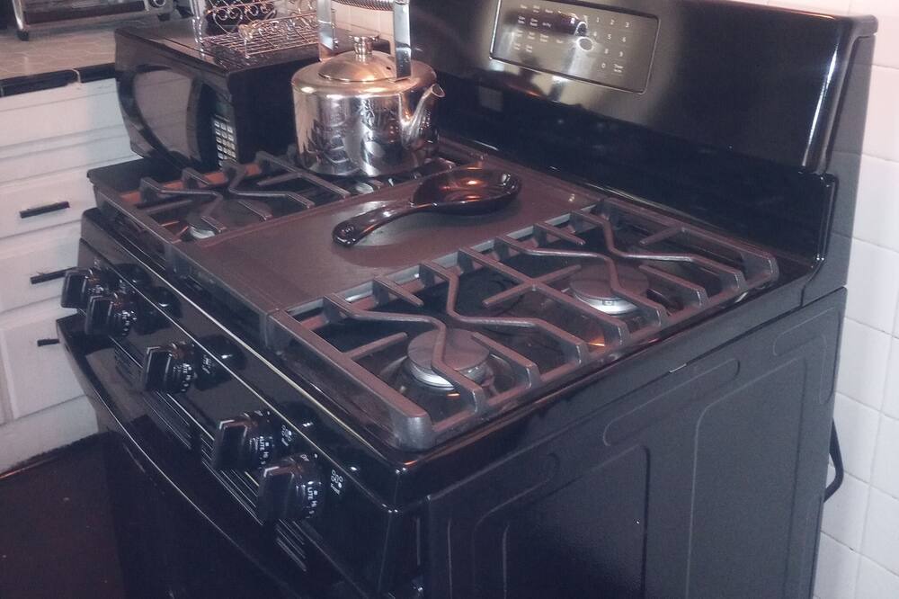 Photo of Kitchen in Highland Historic District