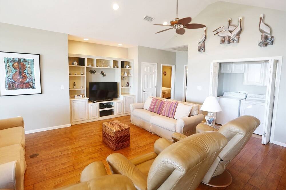 Photo of Livingroom in Golden Meadow