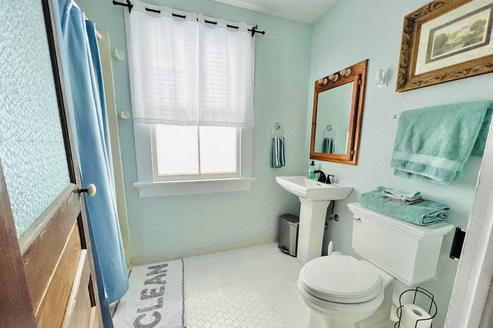 Photo of Bathroom in Algiers Point