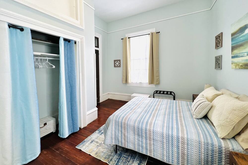 Photo of Bedroom in Algiers Point