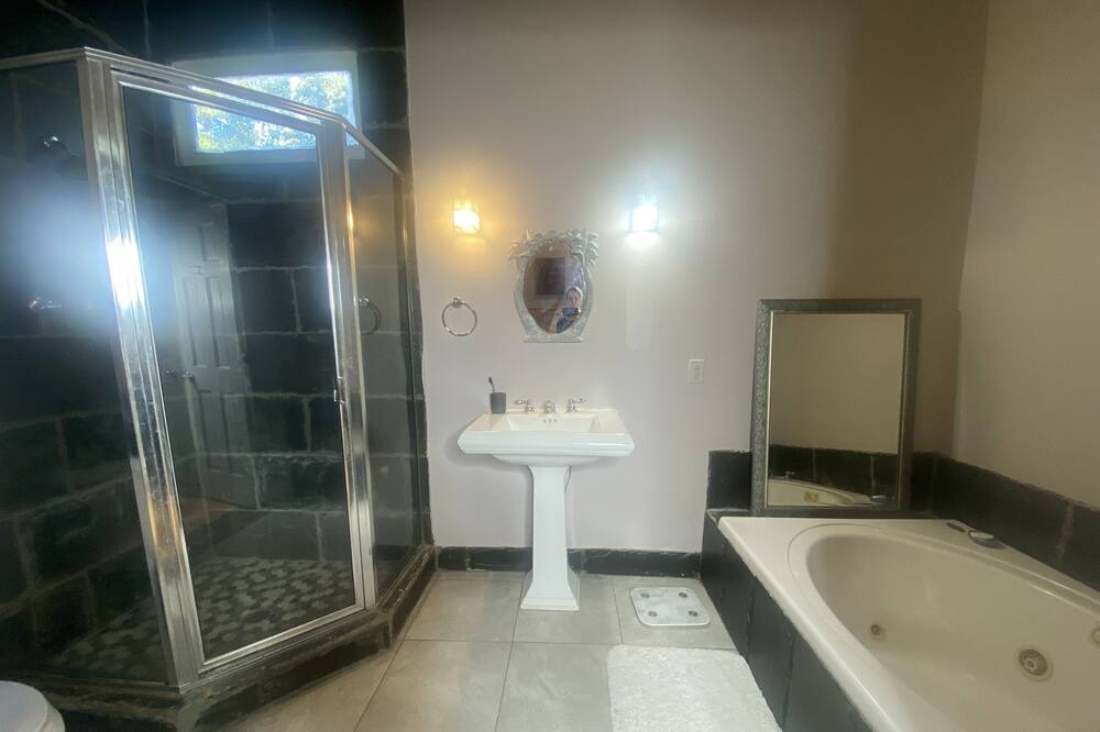 Photo of Bathroom in St. Francisville