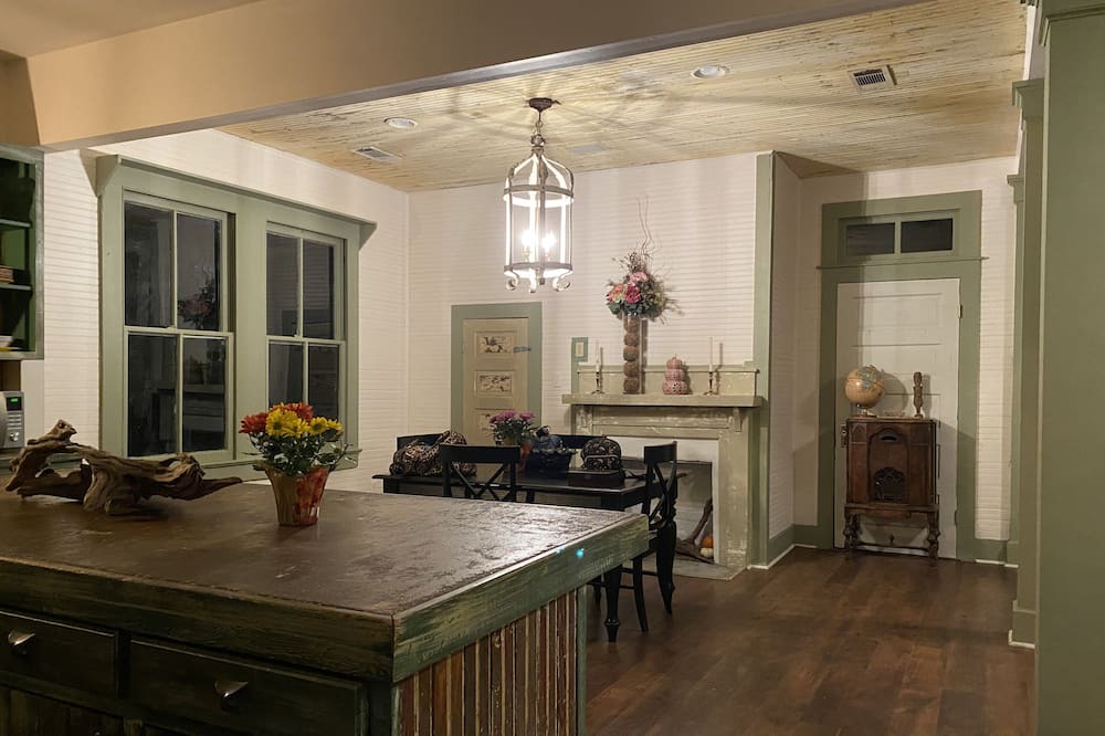 Photo of Kitchen in St. Francisville