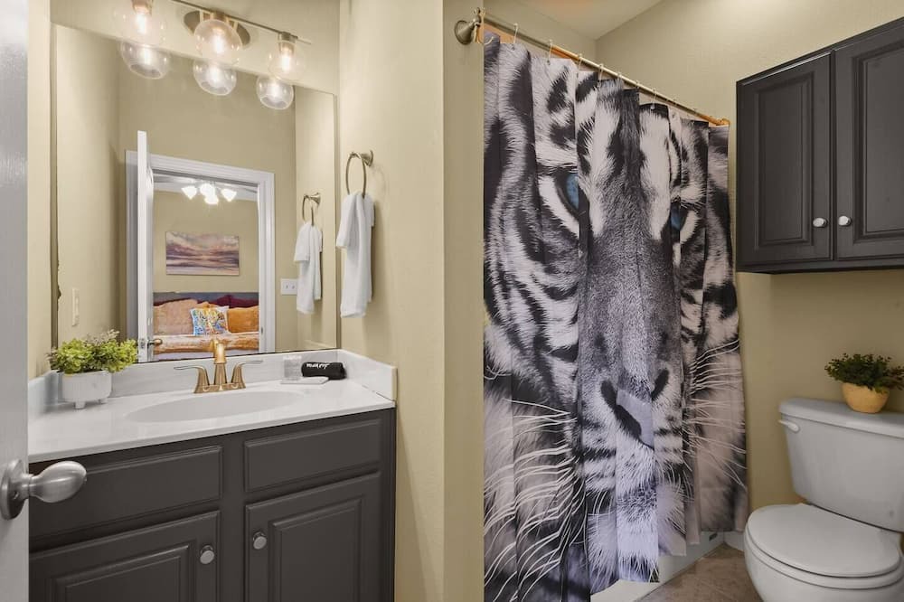 Photo of Bathroom in Highlands - Perkins