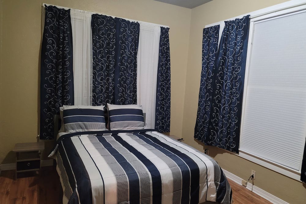 Photo of Bedroom in Highland Historic District