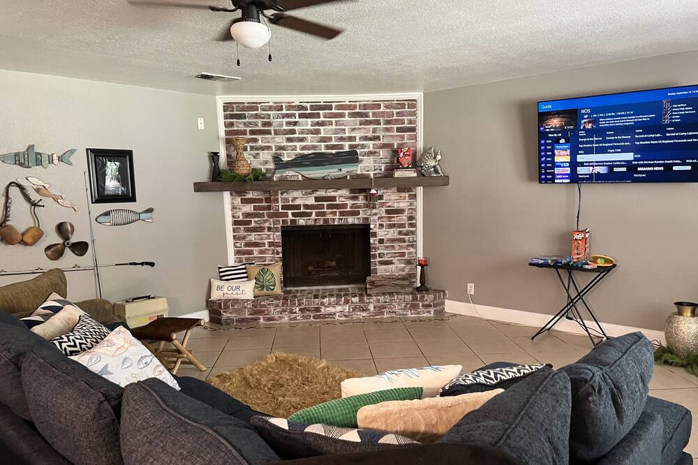 Photo of Livingroom in Bridge City
