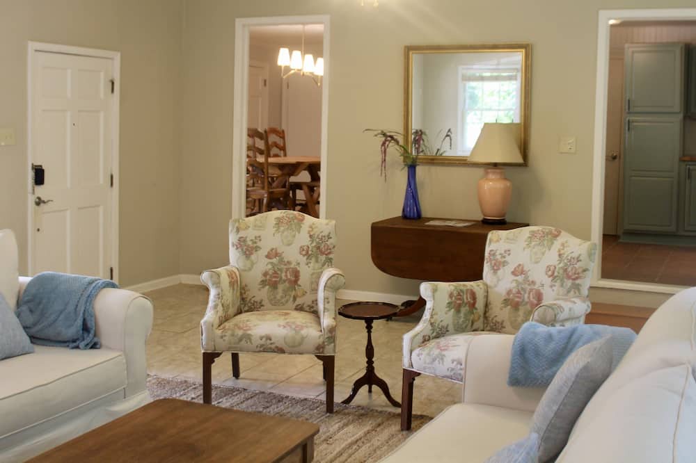 Photo of Livingroom in St. Francisville