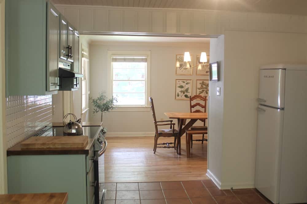 Photo of Kitchen in St. Francisville