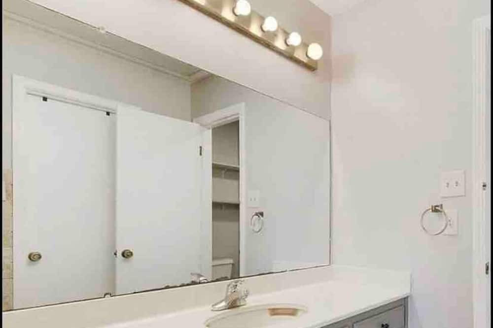 Photo of Bathroom in Shenandoah
