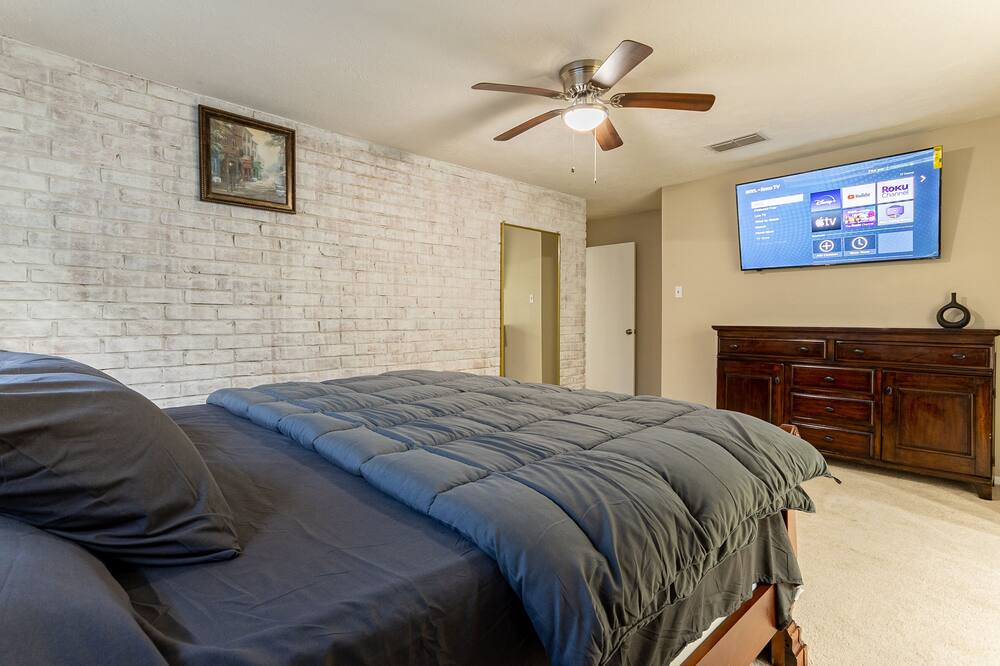 Photo of Bedroom in Nassau Bay
