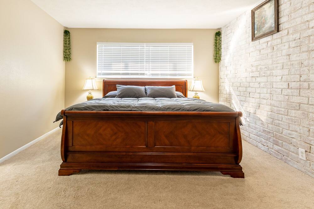 Photo of Bedroom in Nassau Bay
