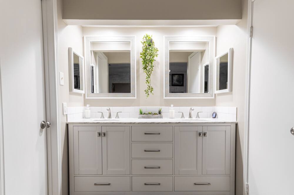 Photo of Bathroom in Nassau Bay