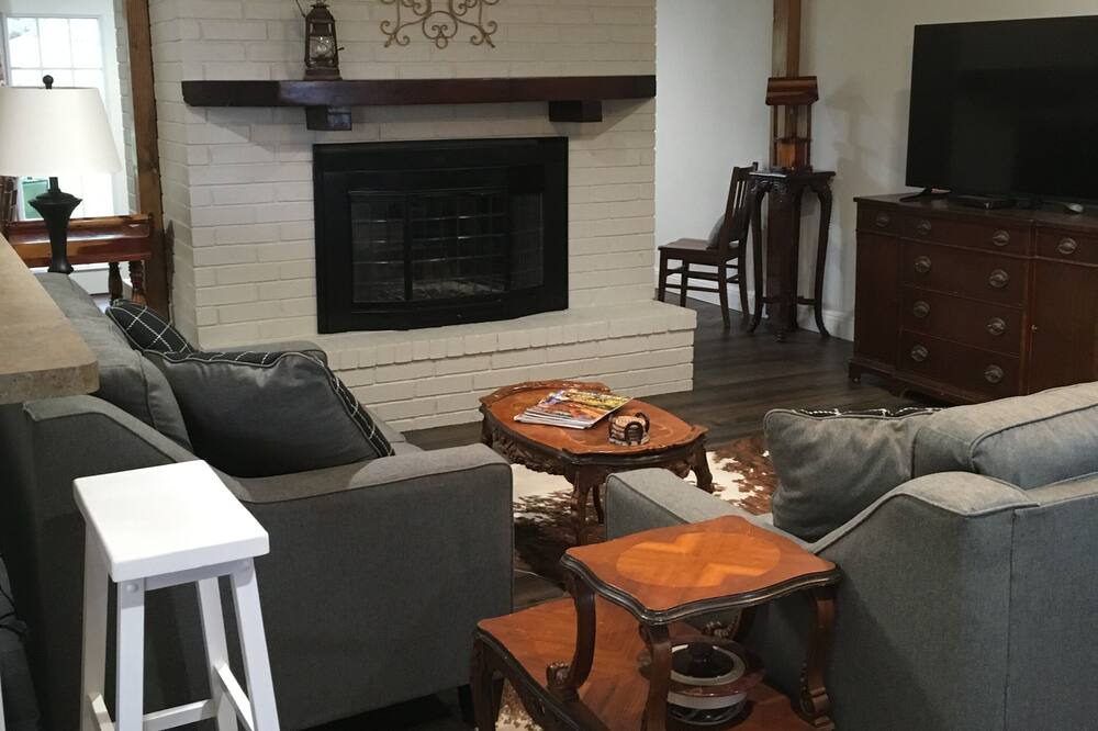 Photo of Livingroom in Dripping Springs