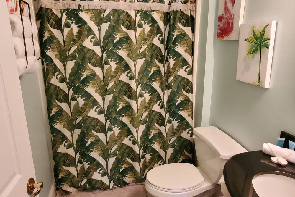 Photo of Bathroom in Diamondhead