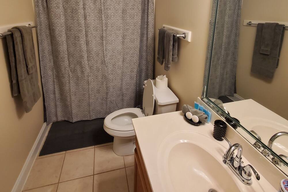 Photo of Bathroom in Diamondhead