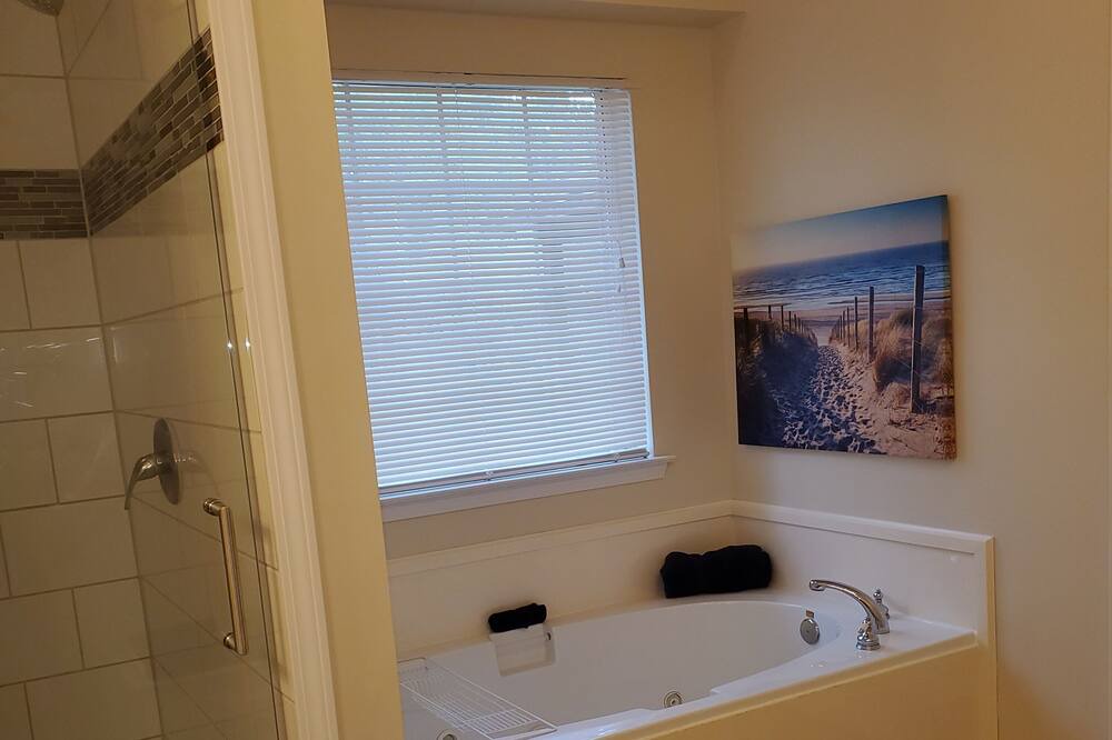 Photo of Bathroom in Diamondhead