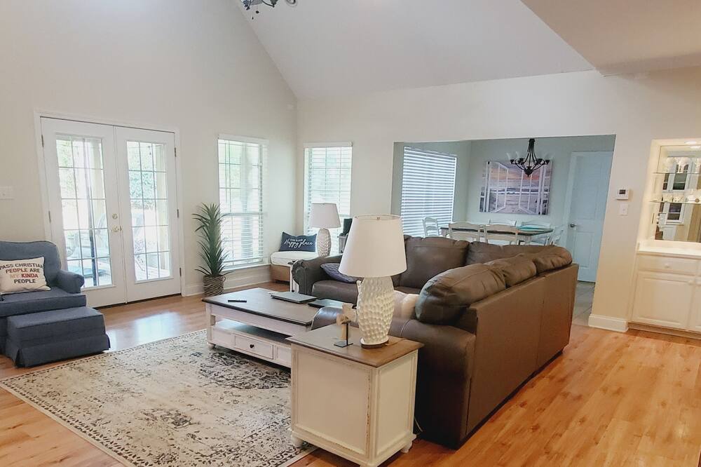 Photo of Bedroom in Diamondhead