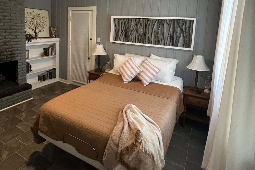 Photo of Bedroom in Jonesville
