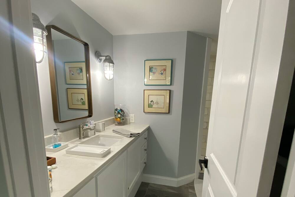 Photo of Bathroom in Lakeland Park