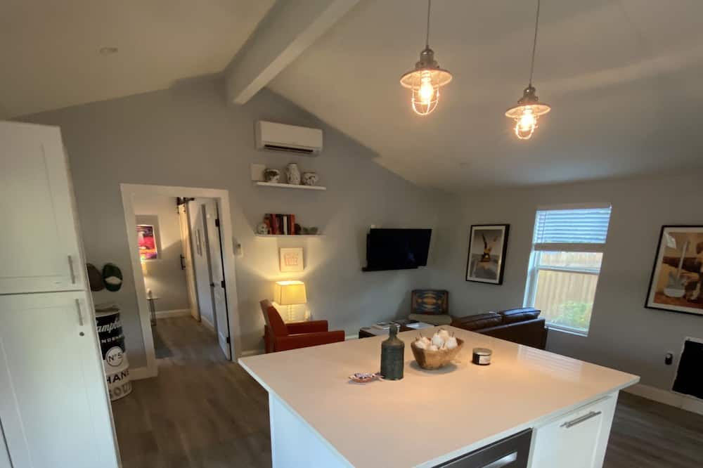Photo of Kitchen in Lakeland Park