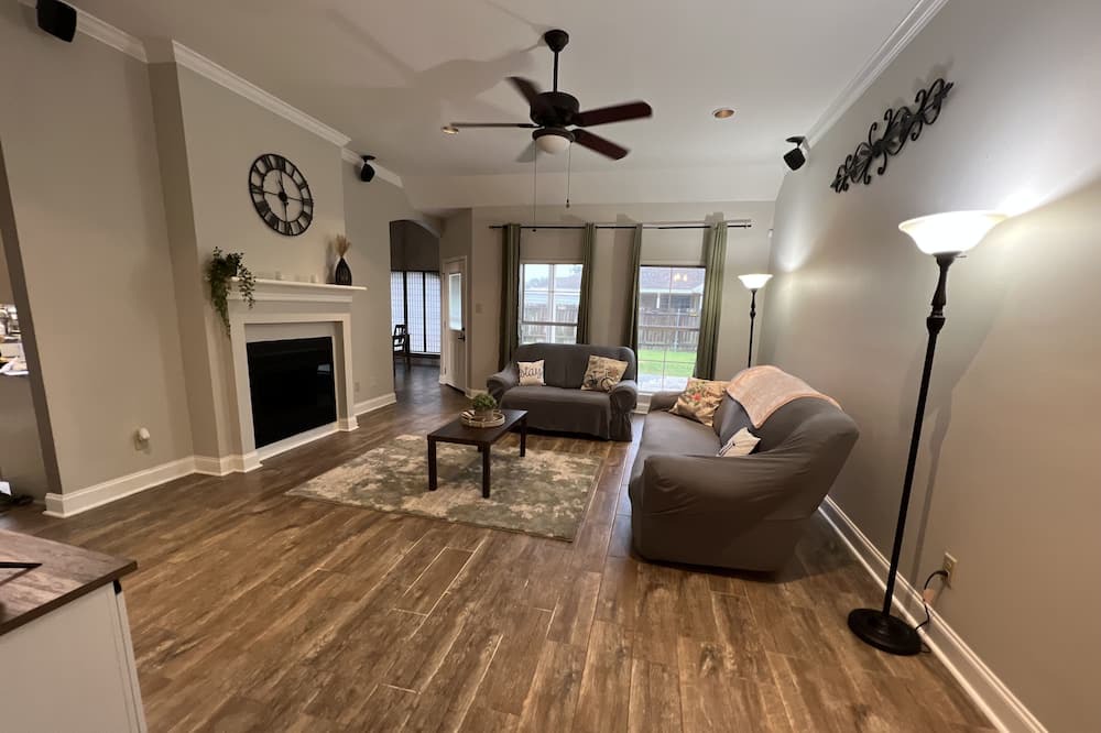 Photo of Livingroom in Milton