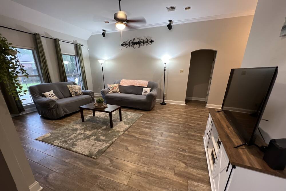 Photo of Livingroom in Milton