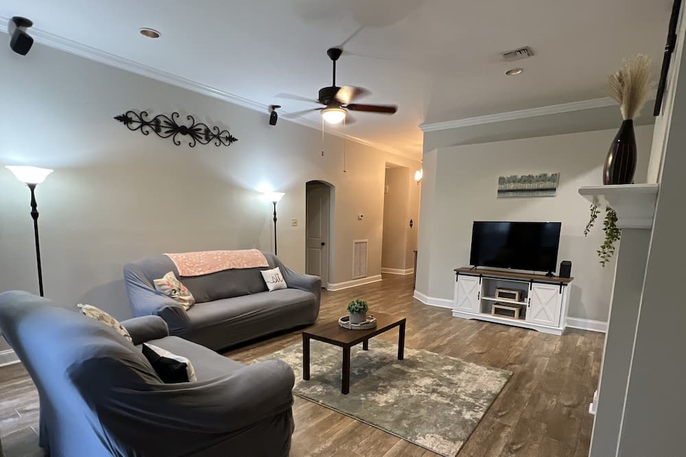 Photo of Livingroom in Milton