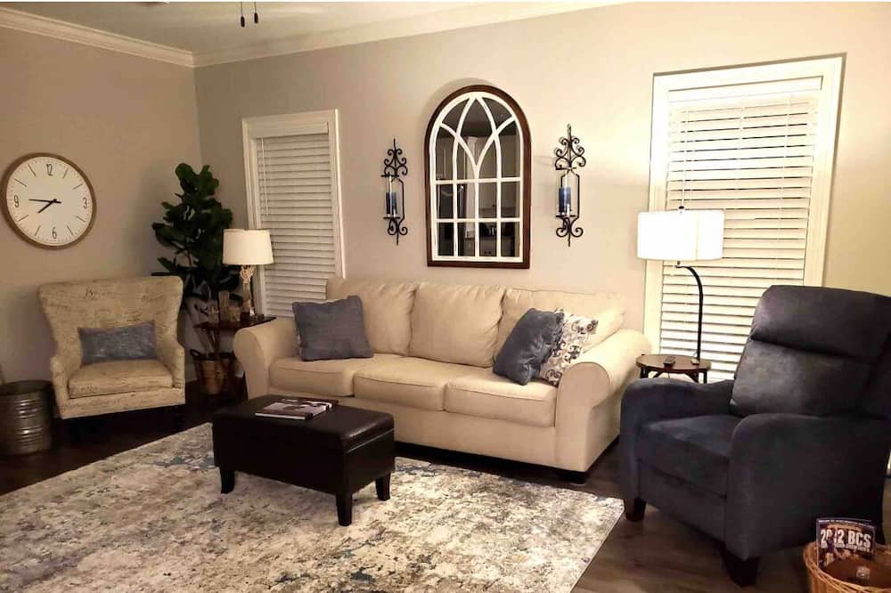 Photo of Livingroom in Zachary