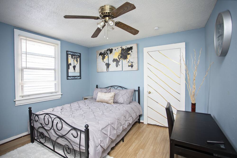 Photo of Bedroom in Whitney