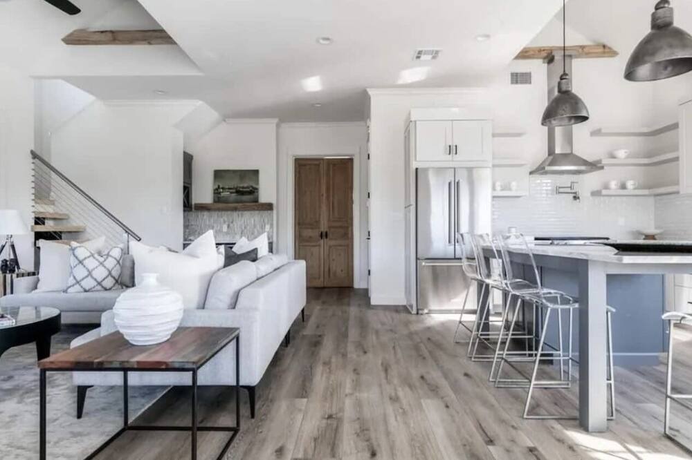 Photo of Livingroom in Perry