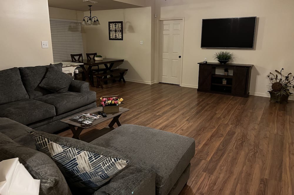 Photo of Livingroom in Gonzales