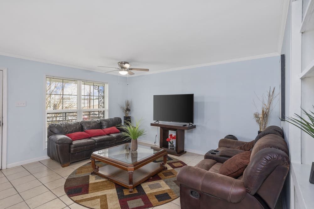 Photo of Livingroom in Iowa