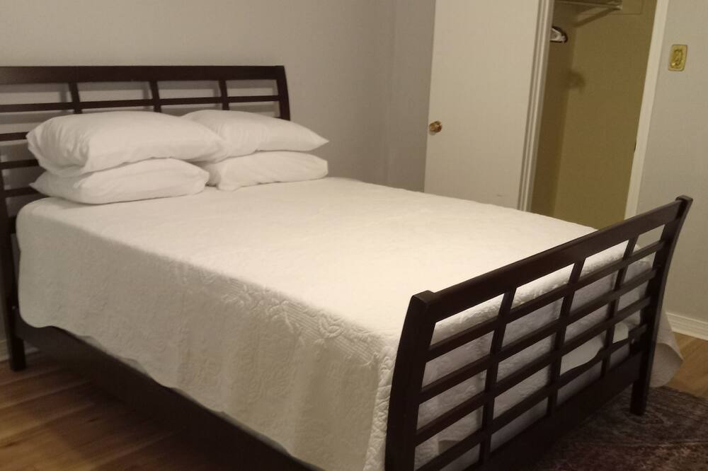 Photo of Bedroom in Old Aurora