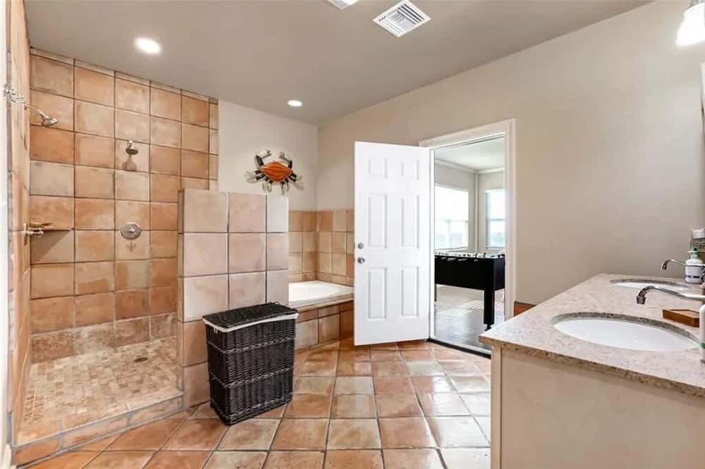 Photo of Bathroom in Delacroix