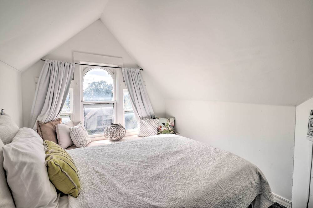 Photo of Bedroom in Fairfield Historic District