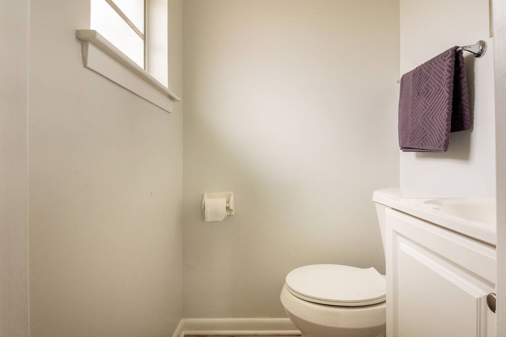 Photo of Bathroom in Marrero