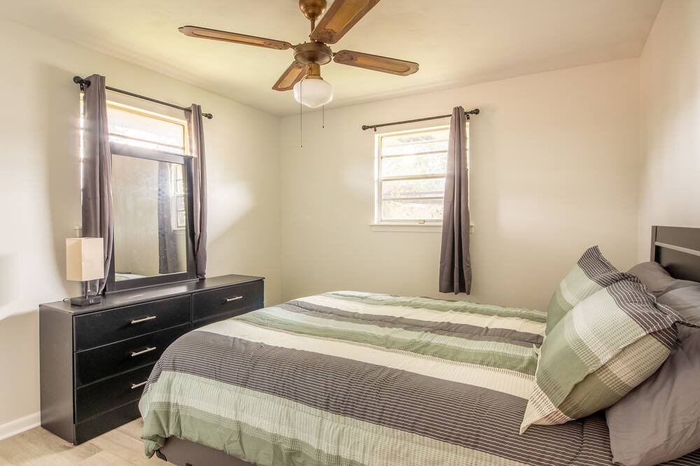 Photo of Bedroom in Marrero