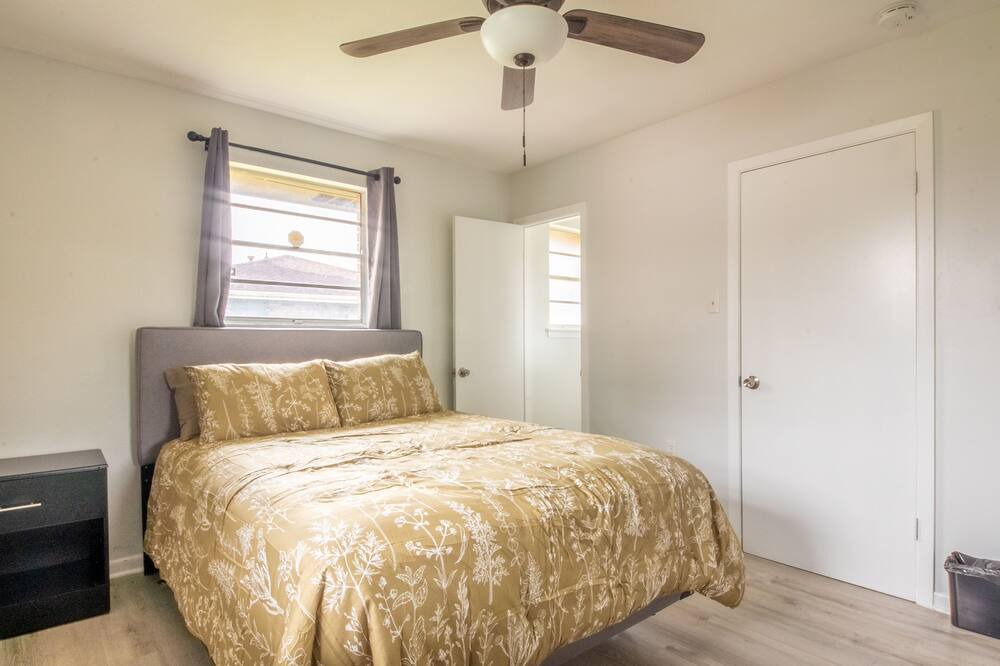 Photo of Bedroom in Marrero