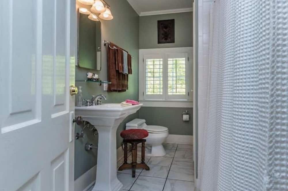 Photo of Bathroom in Franklin