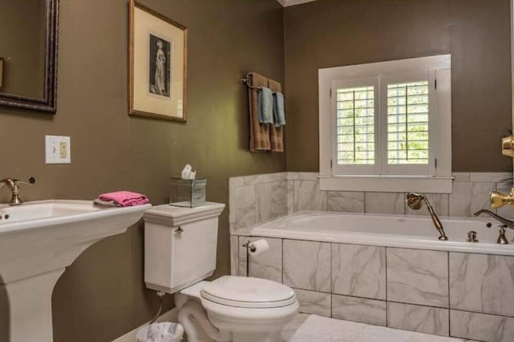 Photo of Bathroom in Franklin