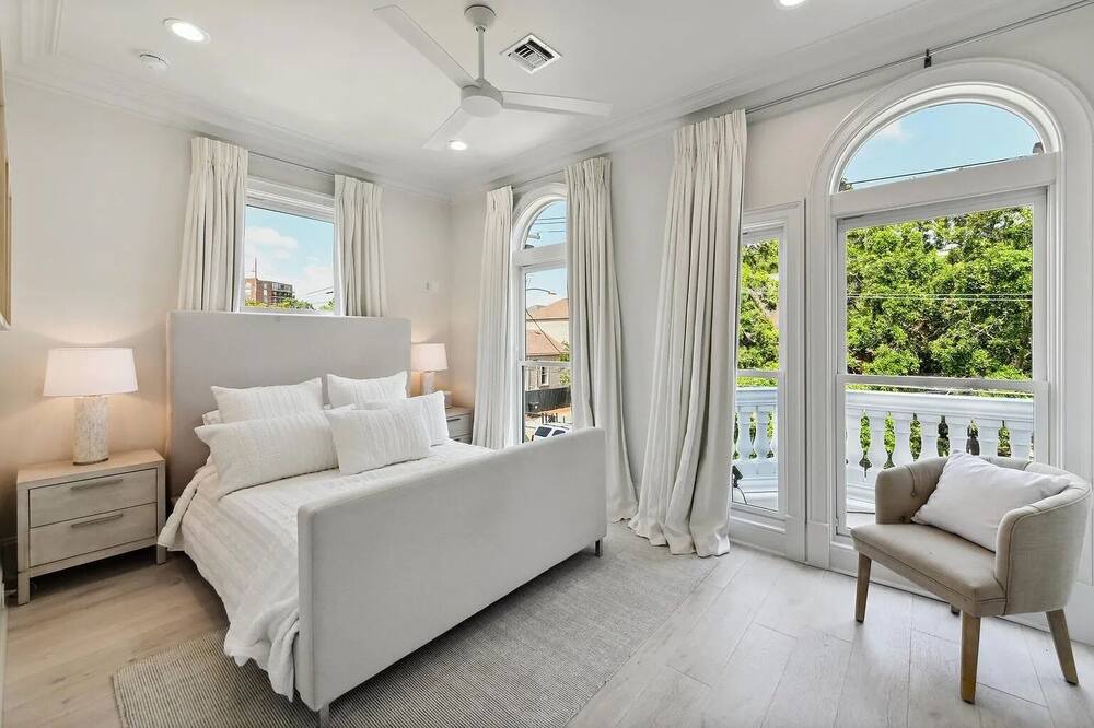 Photo of Bedroom in Black Pearl