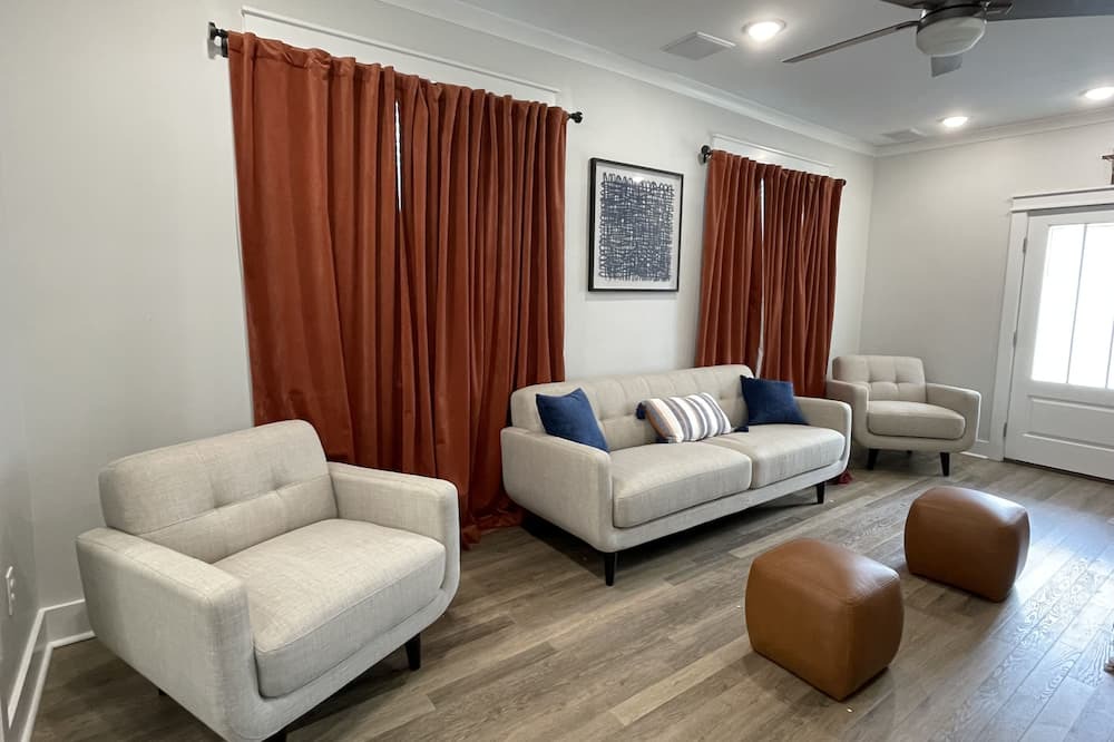 Photo of Livingroom in Broussard