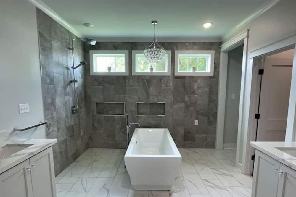 Photo of Bathroom in Broussard
