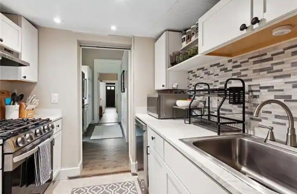 Photo of Kitchen in Black Pearl