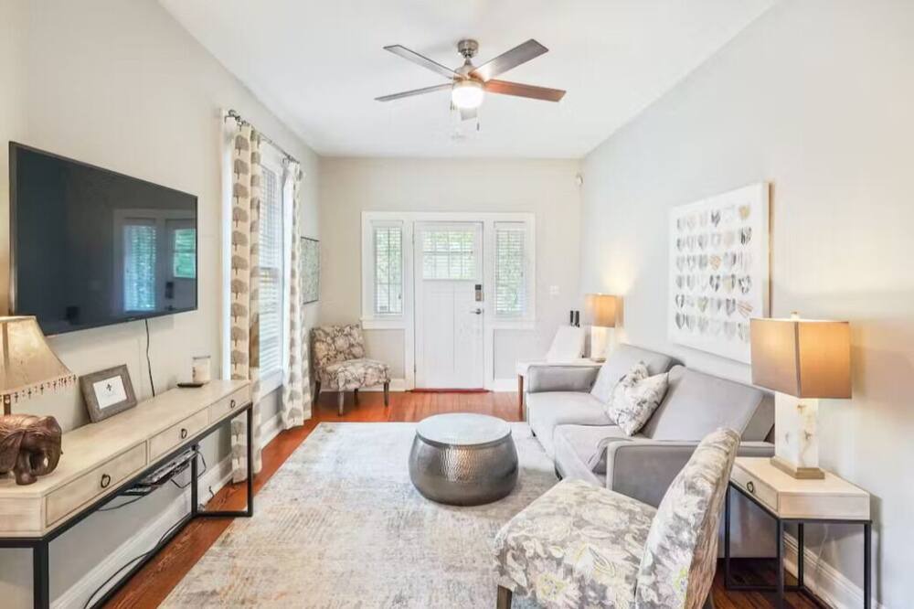 Photo of Livingroom in Lower Garden District
