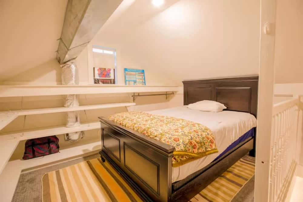 Photo of Bedroom in Irish Channel